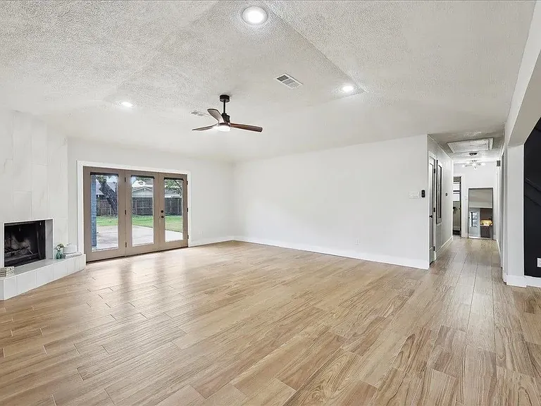 5925 Woodway Dr — Photo 4