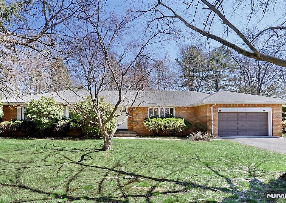 1st image of 7 Tufts Ct