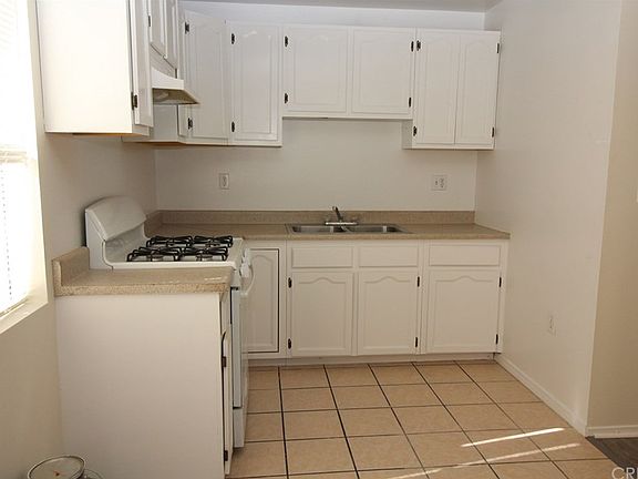 3rd image of 6318 Hazeltine Ave