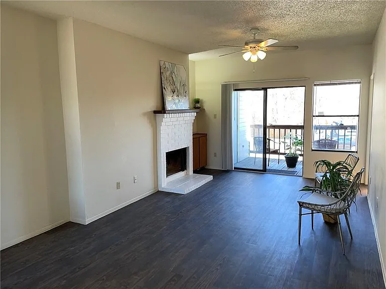 2415 W Slaughter Ln #D — Photo 24
