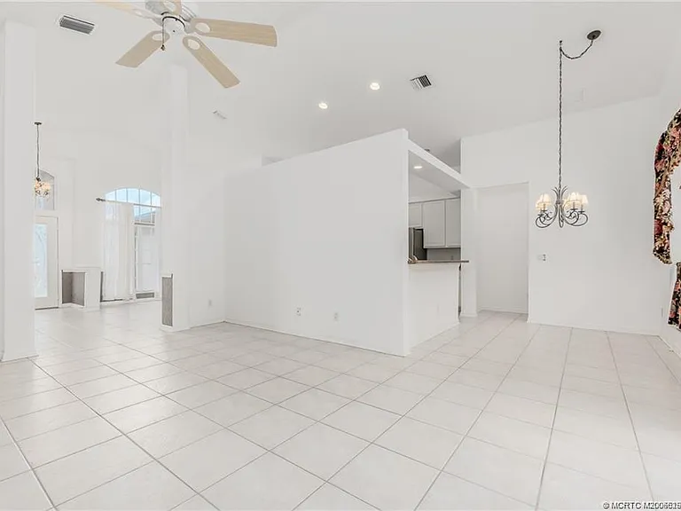 376 NW Canna Way — Photo 9