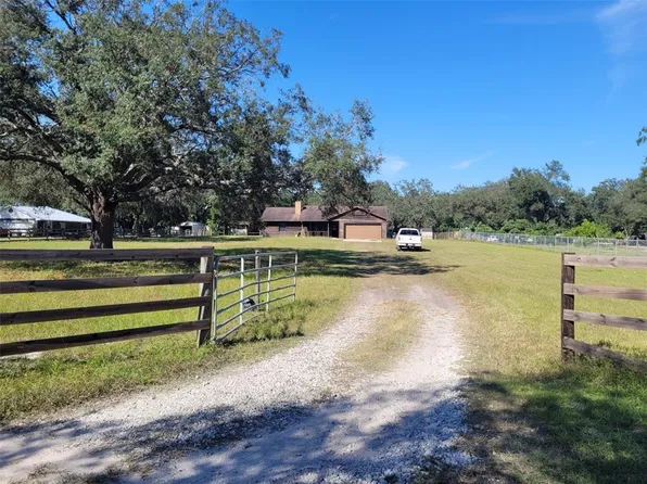 23923 Oak Ave, Sorrento, FL 32776