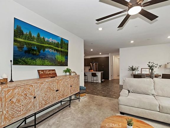 4th image of 360 Elizabeth Ct