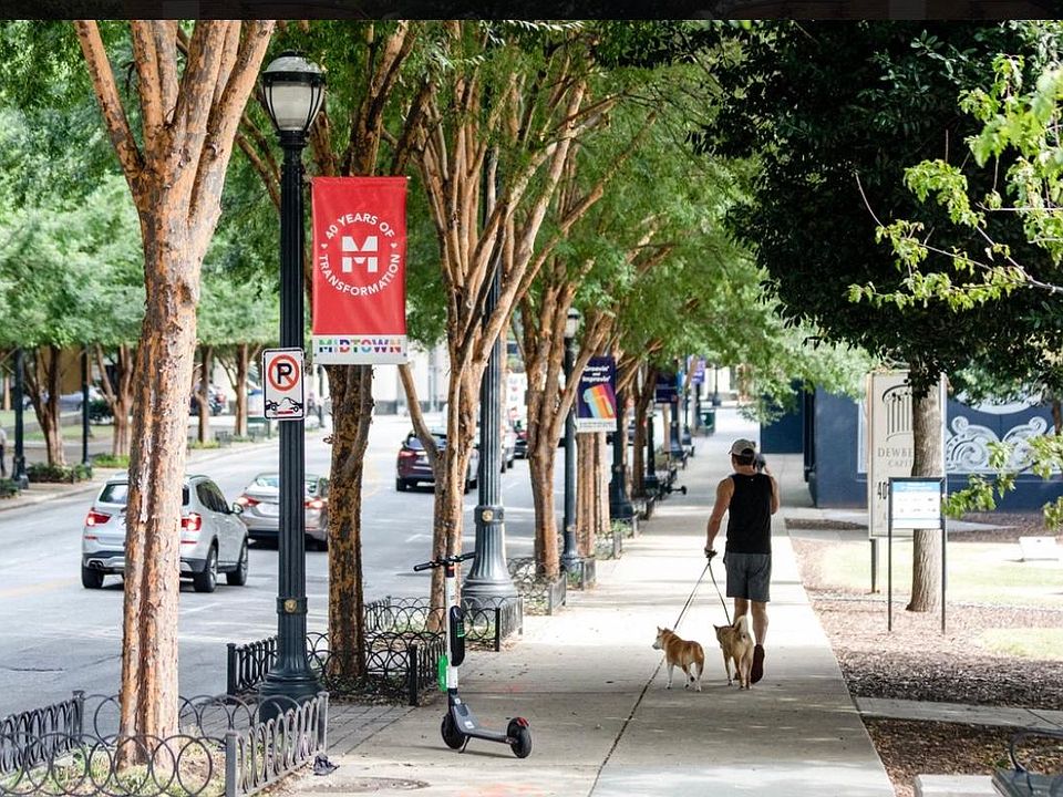2nd image of 907 Piedmont Ave NE #A