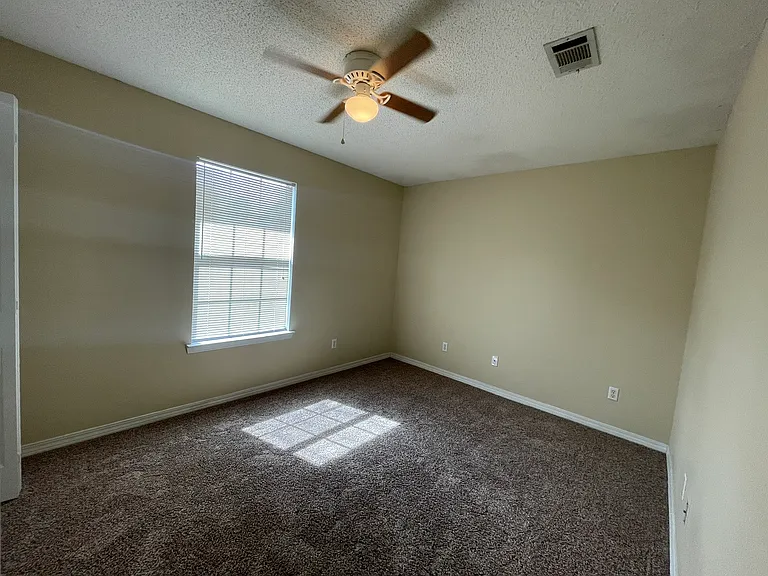 240 Westview Dr — Photo 10