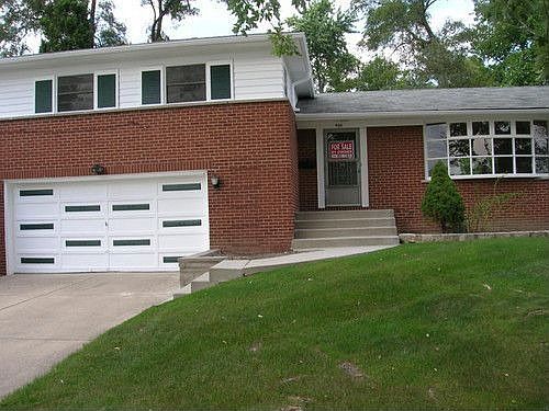 1st image of 909 Park Dr