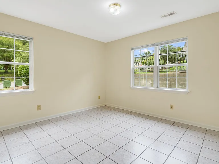 Mount Clare Avenue Apartments — Photo 16