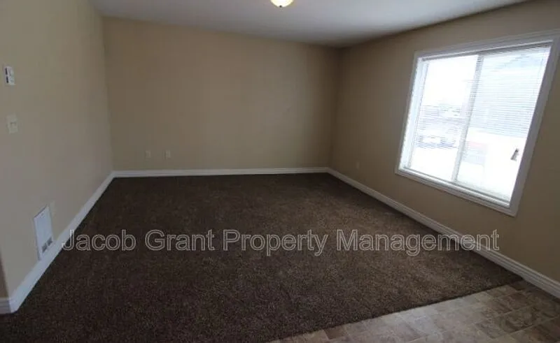 2 bed, 1.0 bath, 800 sqft, $930 — Photo 3
