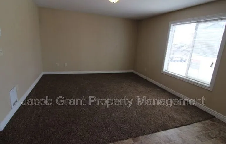 245 Opal Ct #2H — Photo 4