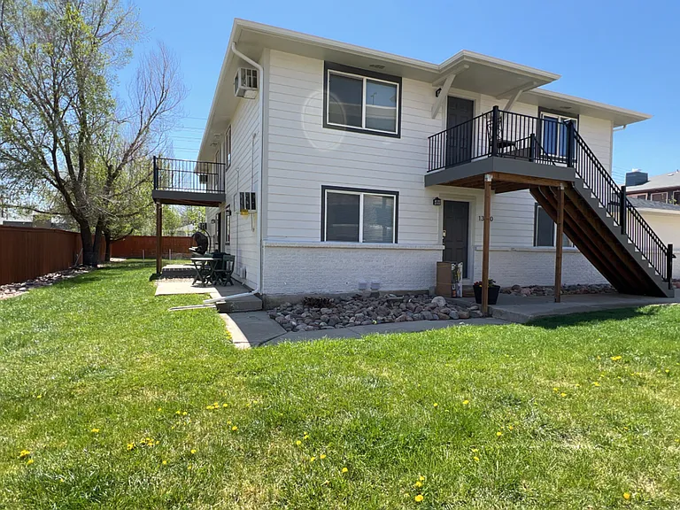 Top Unit Available! 2 Bed 1 Bath Condo — Photo 24