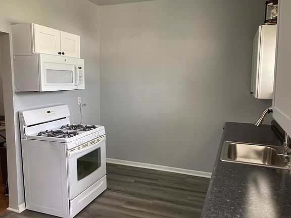 3rd image of 211 E Will Rogers Blvd