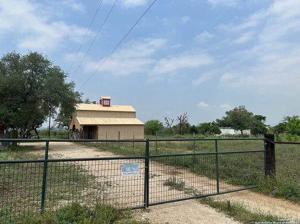 1700 LAKESHORE DR, Bandera, TX 78003