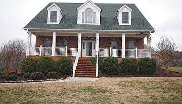 2nd image of 220 Wellsbrook Cir