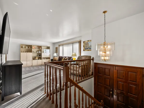 211 Woehrle Avenue image 4 of 37