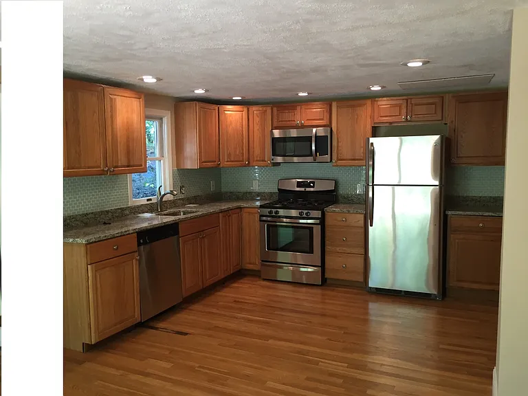 31 Pine St — Photo 2