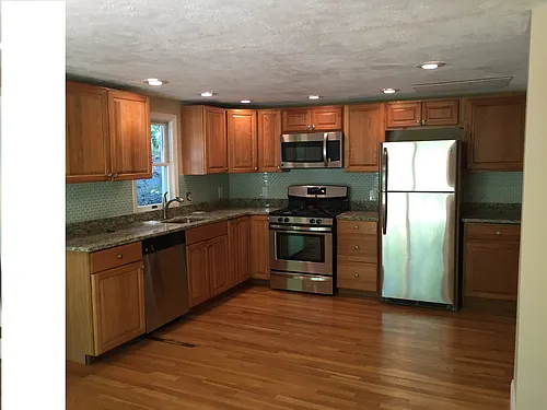 31 Pine St Photo 1
