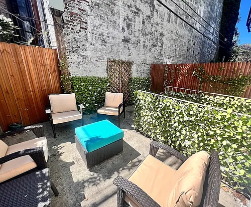 374 8th St #1B Photo 1