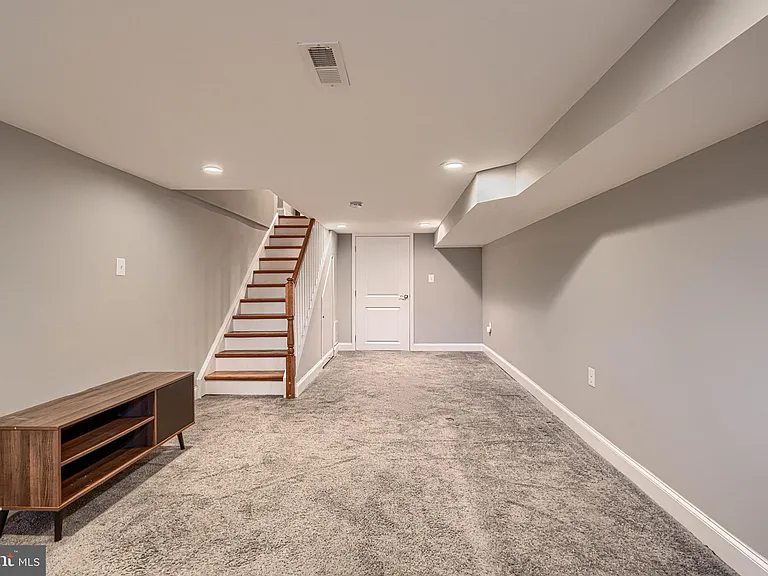 1620 E Clement St — Photo 16