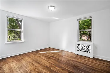 Sold by BREU CHURCHILL