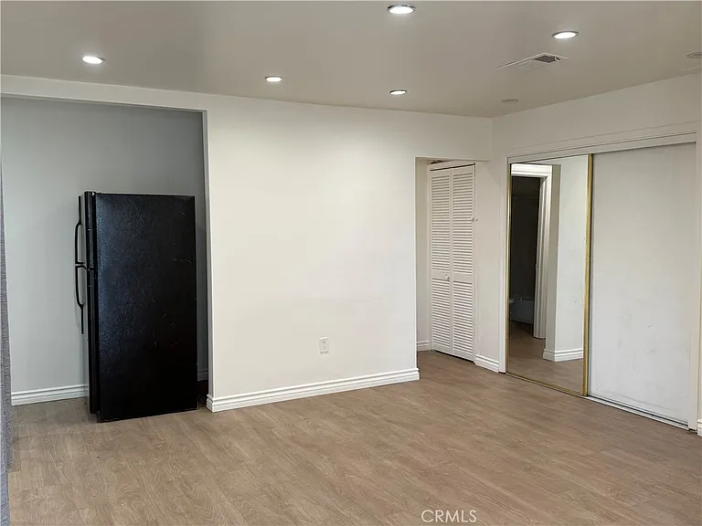 7045 Lindley Ave — Photo 6