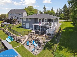 13368 N Fenton Rd, Fenton, MI 48430