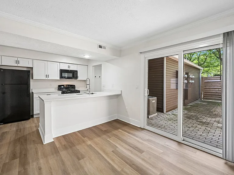 Dublin Park Rental Townhomes — Photo 25