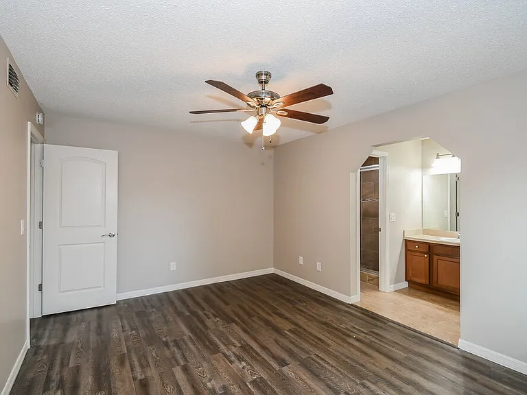 6020 Pine Ave — Photo 10
