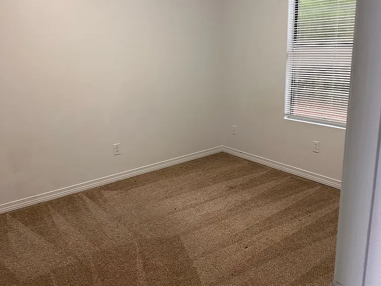 1319 Greendale Ave — Photo 6