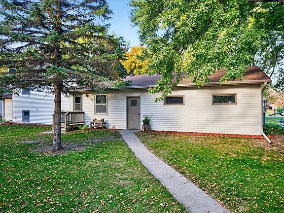 5th image of 24 Willow Cir