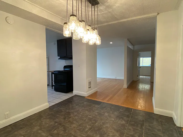 2310 E Madison St — Photo 8