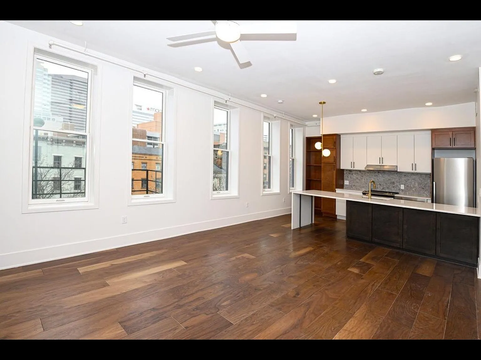 50 E Court St — Photo 1