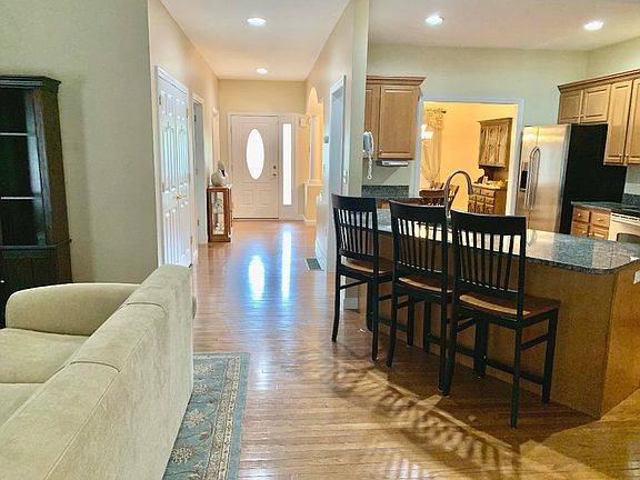 2nd image of 10 Nevins Dr