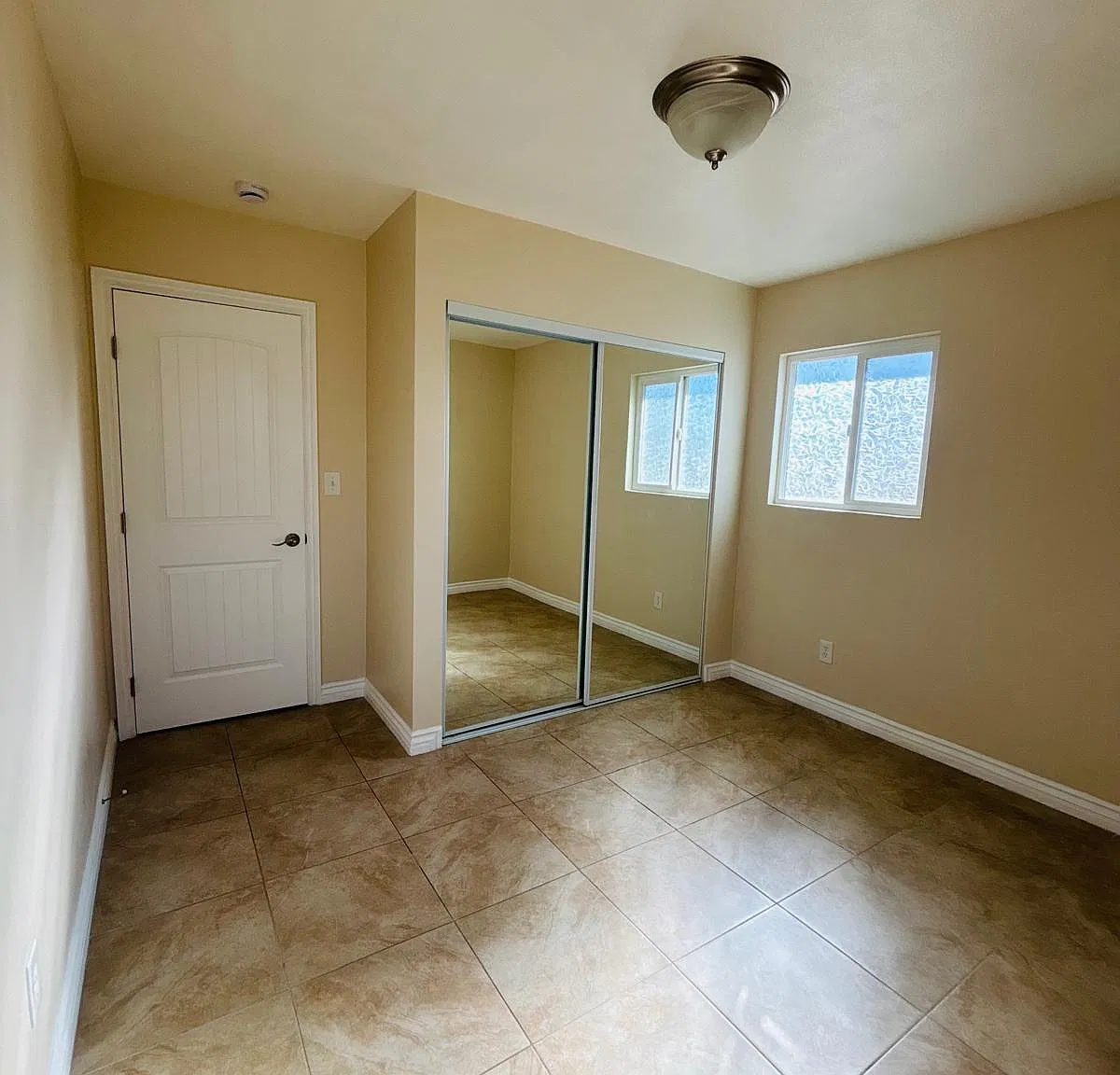 2 bed, 990 sqft, $1,975 — Photo 4