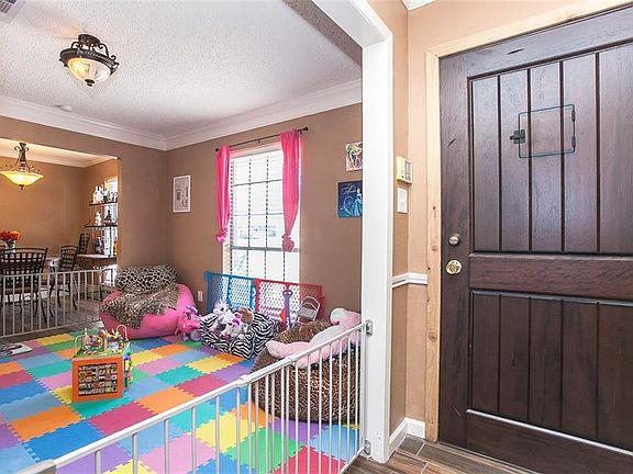4th image of 1911 Mary Ln
