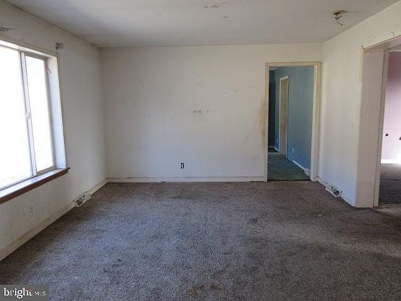 3rd image of 87 Paradise Rd