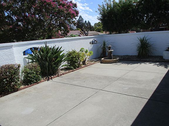 5th image of 295 Daphne Dr