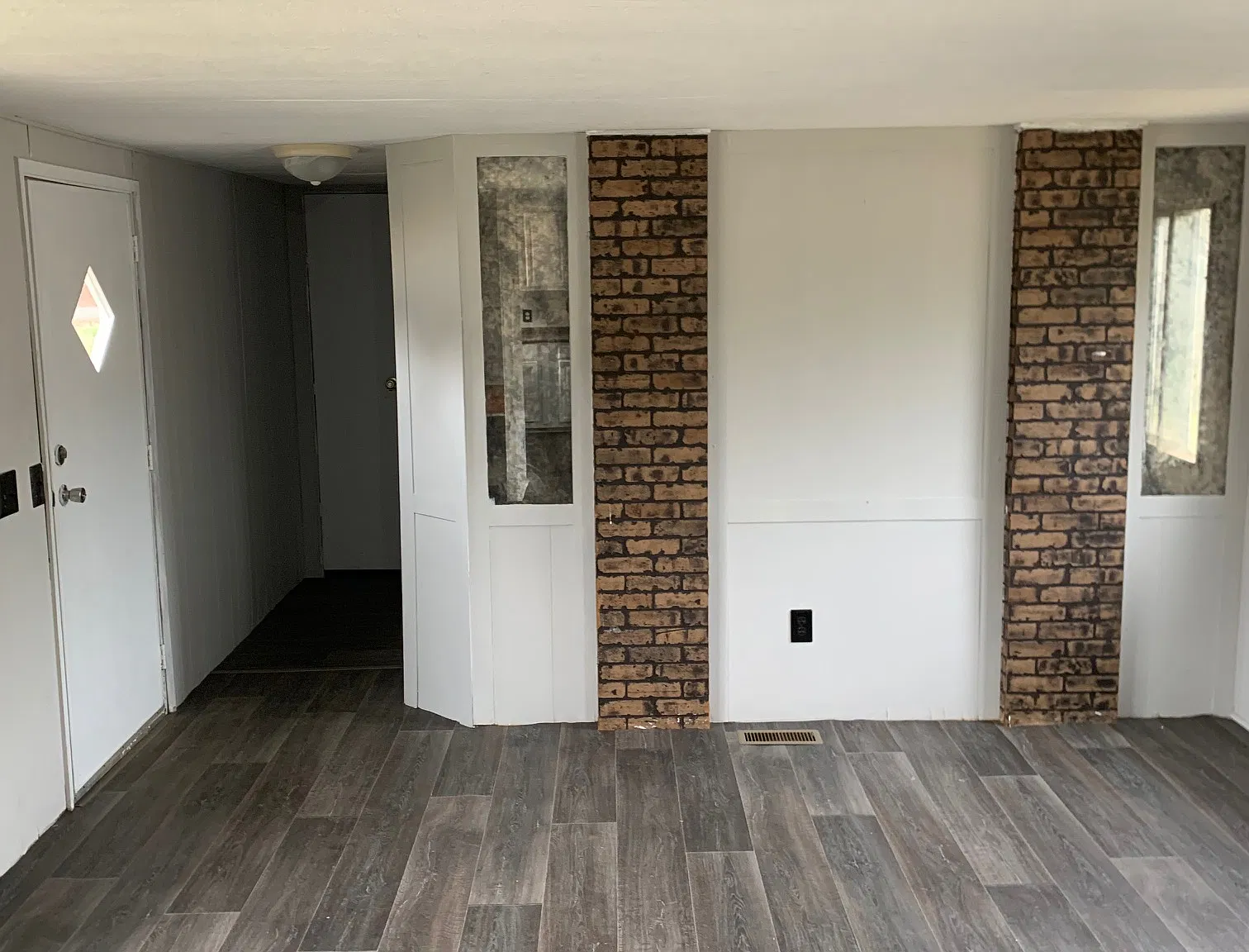3 bed, 980 sqft, $995 — Photo 2