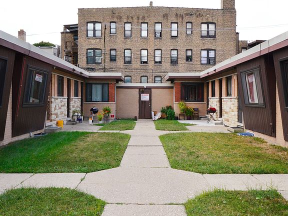 2nd image of 7344 N Winchester Ave