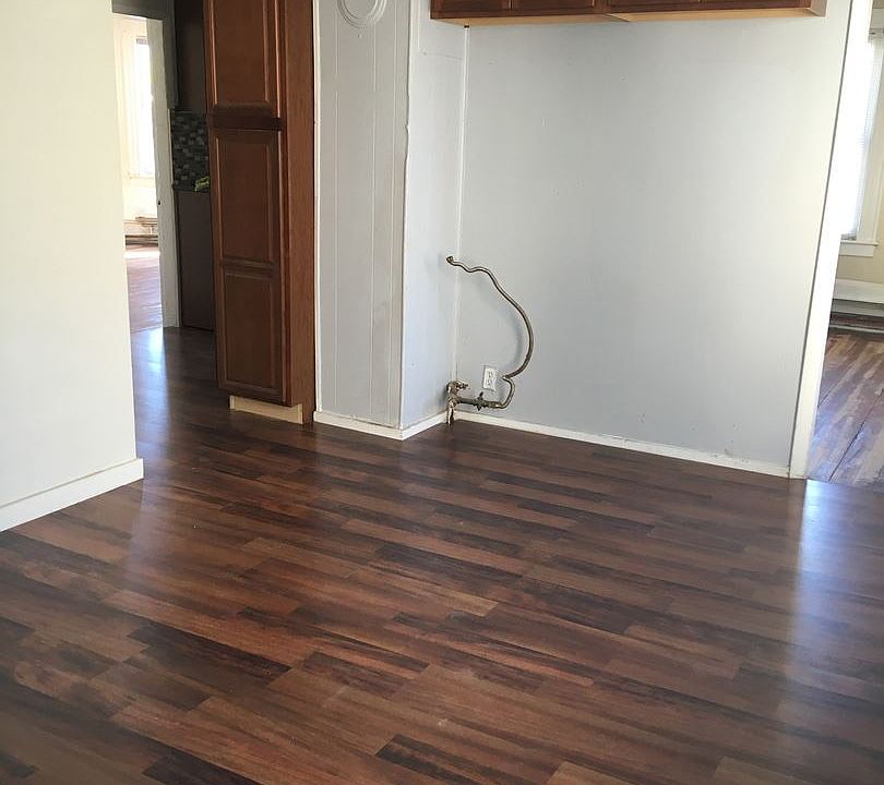 2nd image of 107 Tell St