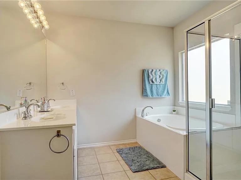 12833 Danville Dr — Photo 11
