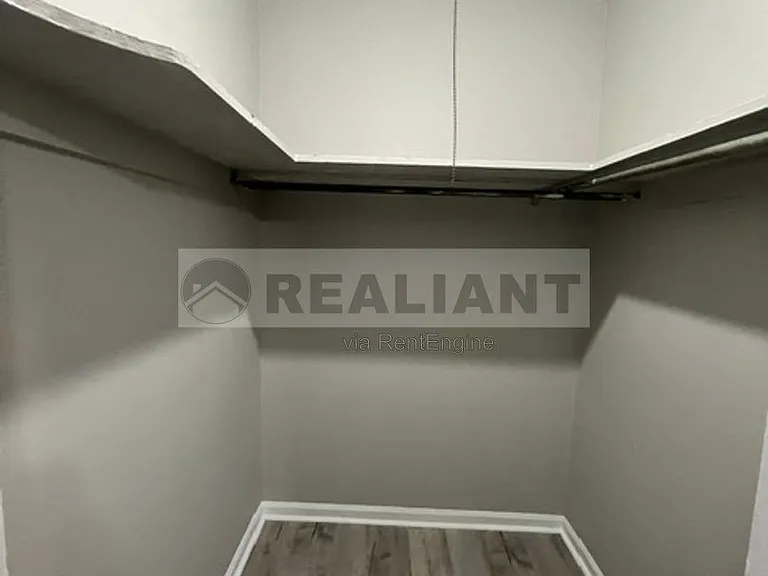 2021 Cambridge Dr #11 — Photo 7