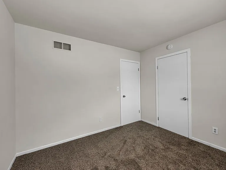 2700 Queenswood Dr — Photo 15