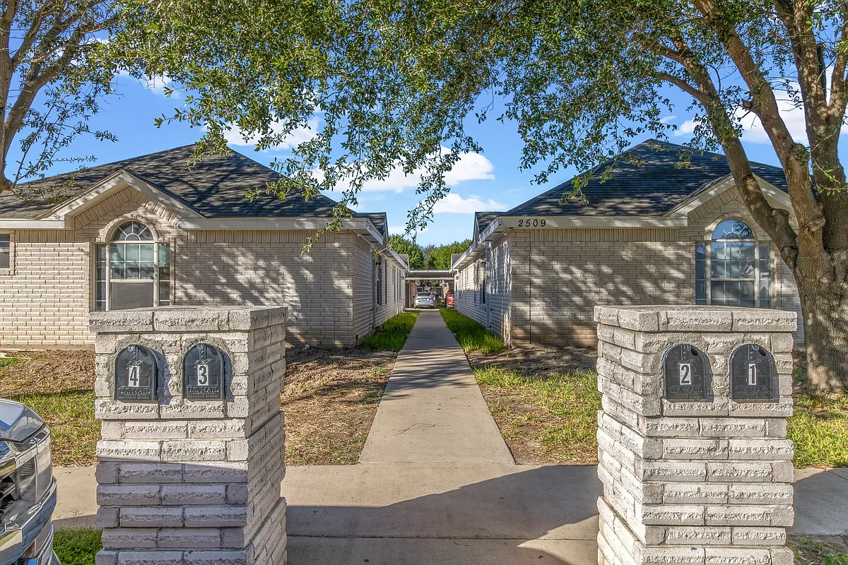 Building Photo - 2509 Toledo Ave #4