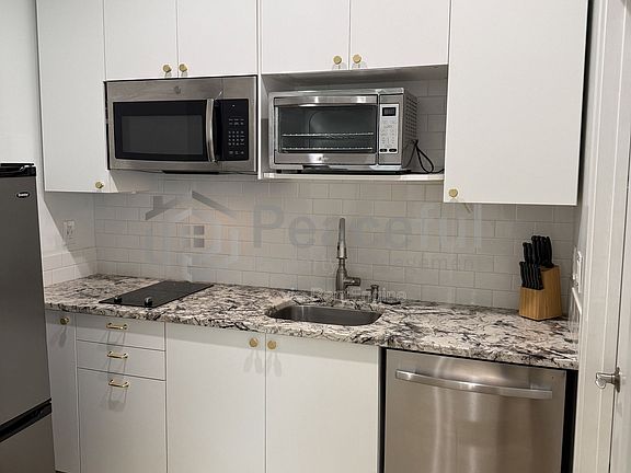 5th image of 2324 S Green St #U1