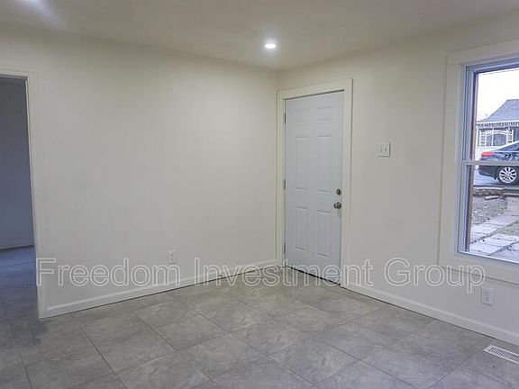 2nd image of 206 Hillview Ave #1