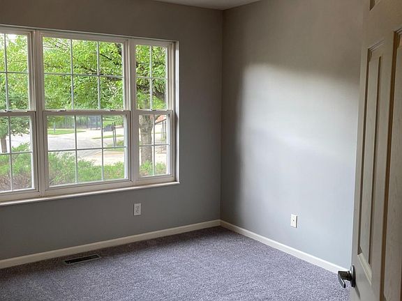 5th image of 2805 Parkwalk Dr