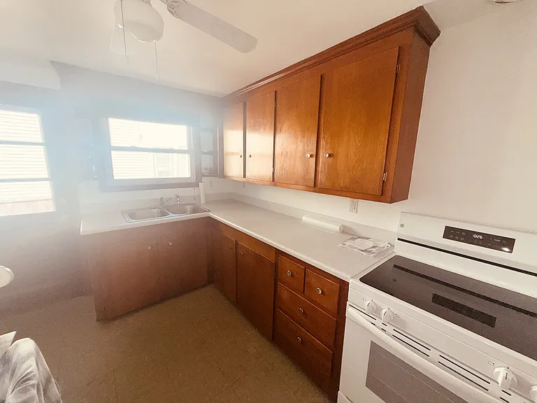 25 1/2 Thurston Ave #B — Photo 16