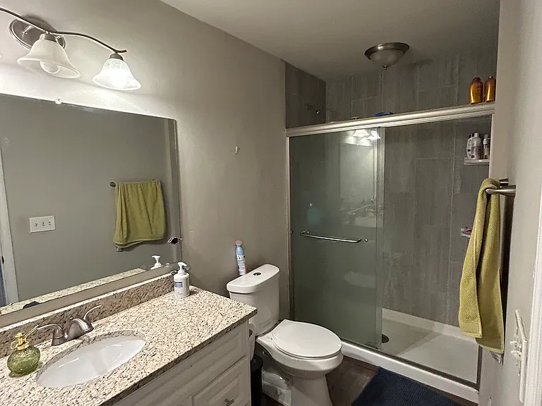 708 Yew St #5 — Photo 4