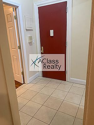 4th image of 31-17 Crescent St #1Z
