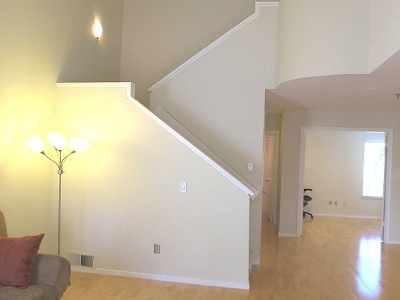5th image of 250 Greenview Dr